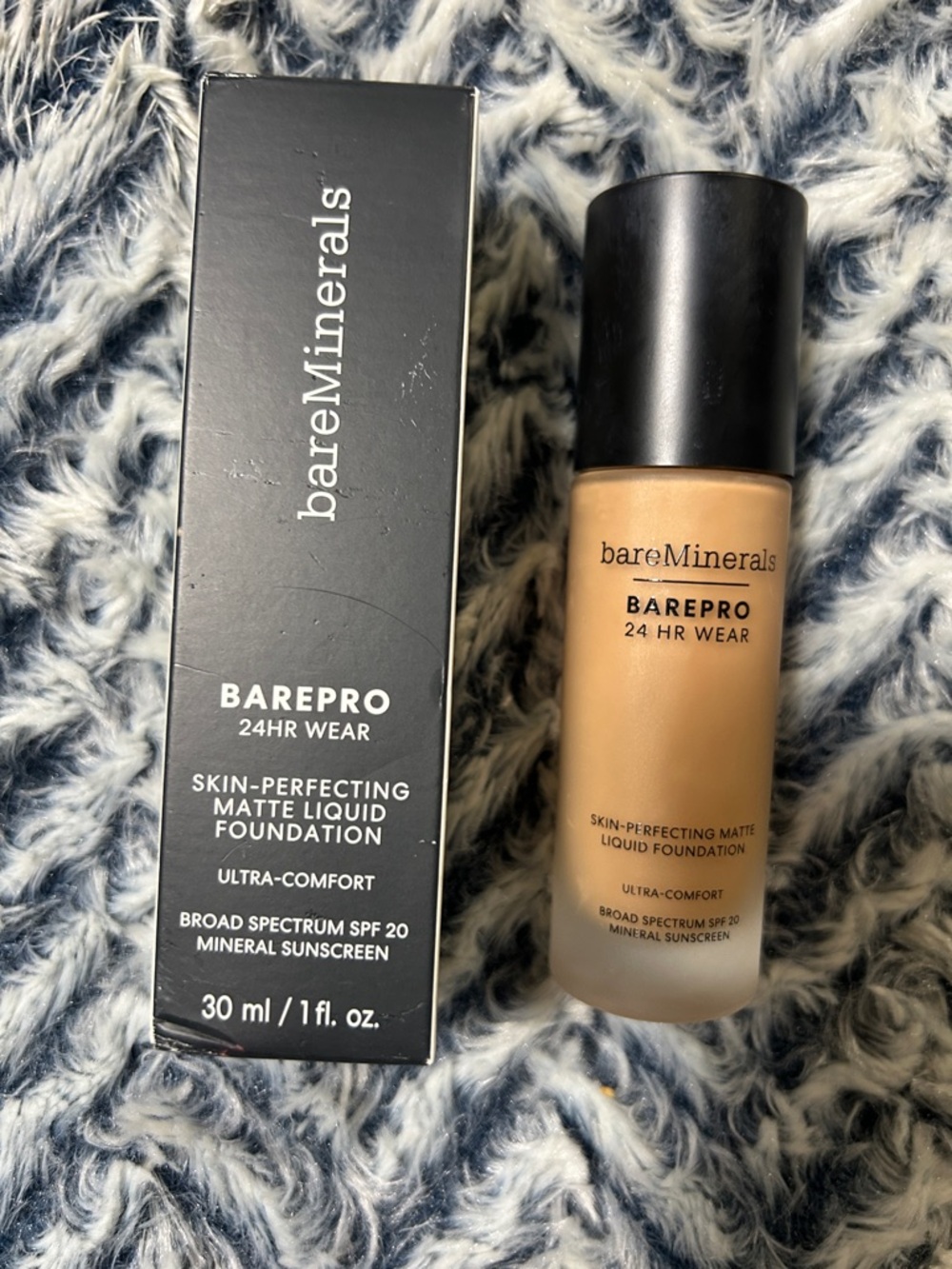 bareMinerals BAREPRO 24HR Wear Matte Liquid Foundation - Light 21 Warm